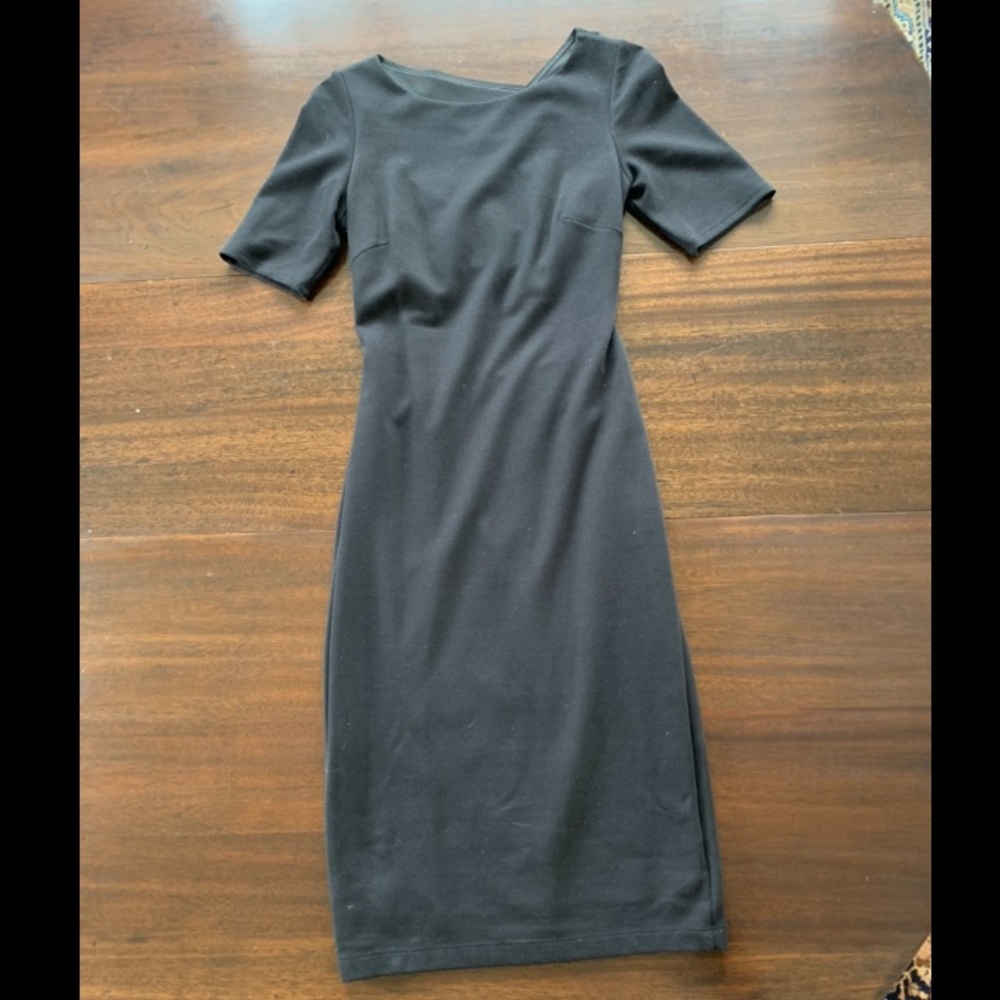 Black mid-thigh open-back fitted dress
